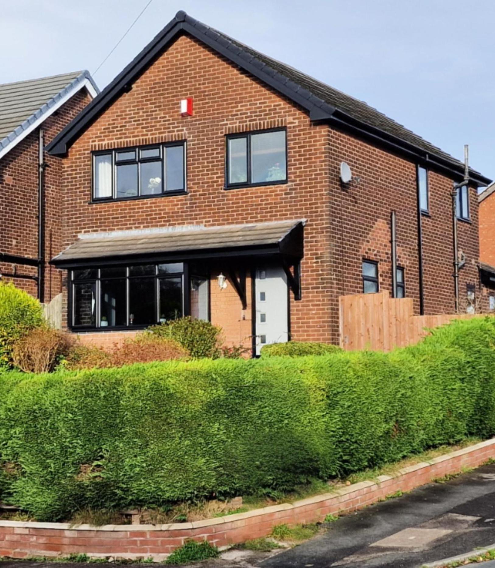 Detached Homestay - Super, King & Double Rooms - Leyland, Preston, Chorley, Lancashire Exterior photo