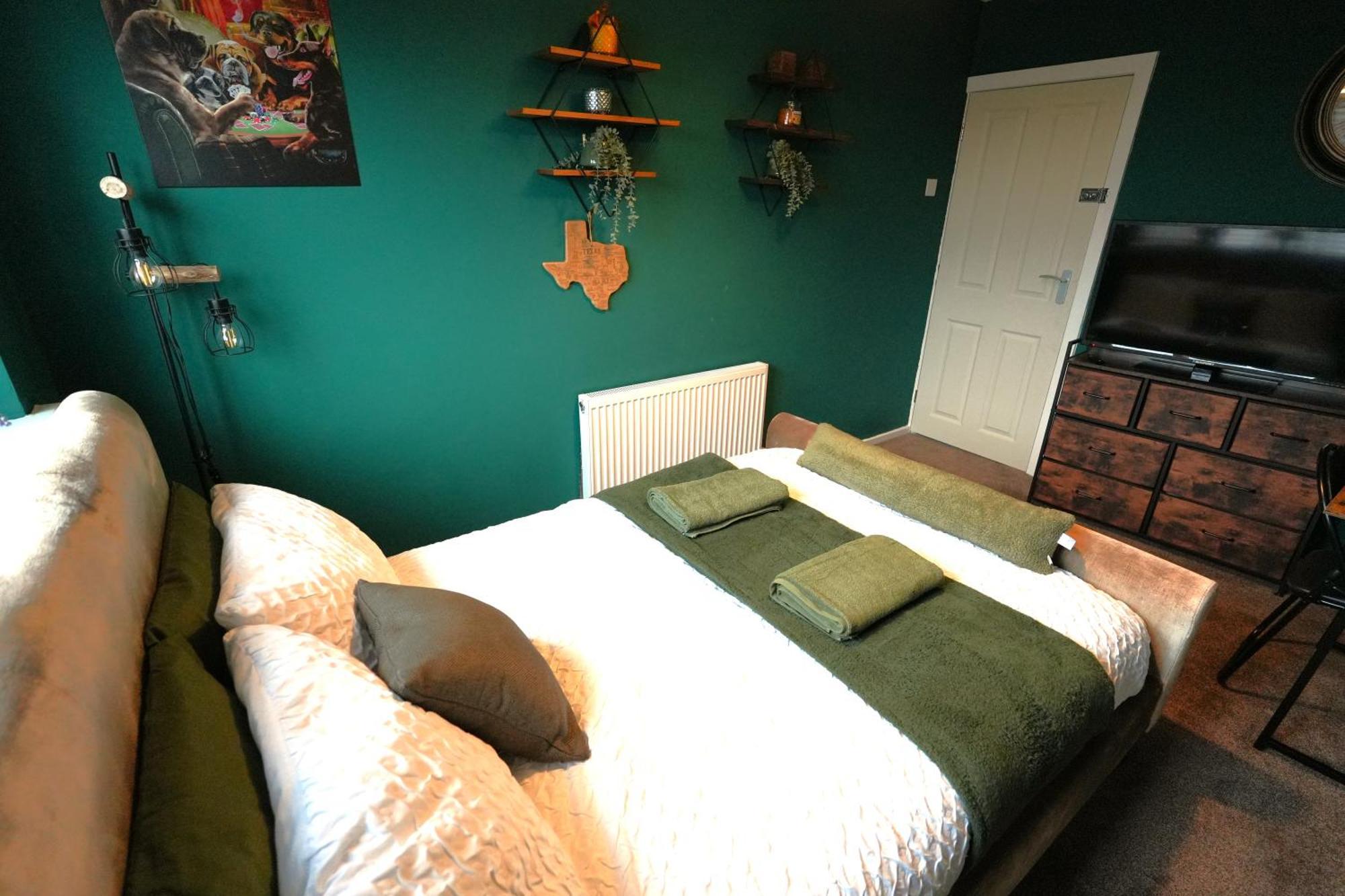 Detached Homestay - Super, King & Double Rooms - Leyland, Preston, Chorley, Lancashire Exterior photo