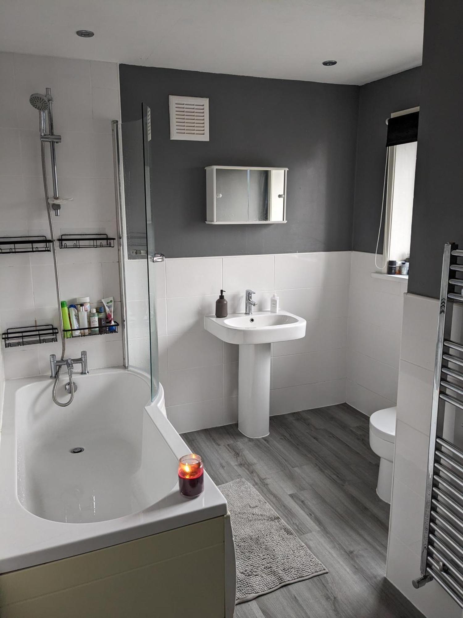 Detached Homestay - Super, King & Double Rooms - Leyland, Preston, Chorley, Lancashire Room photo