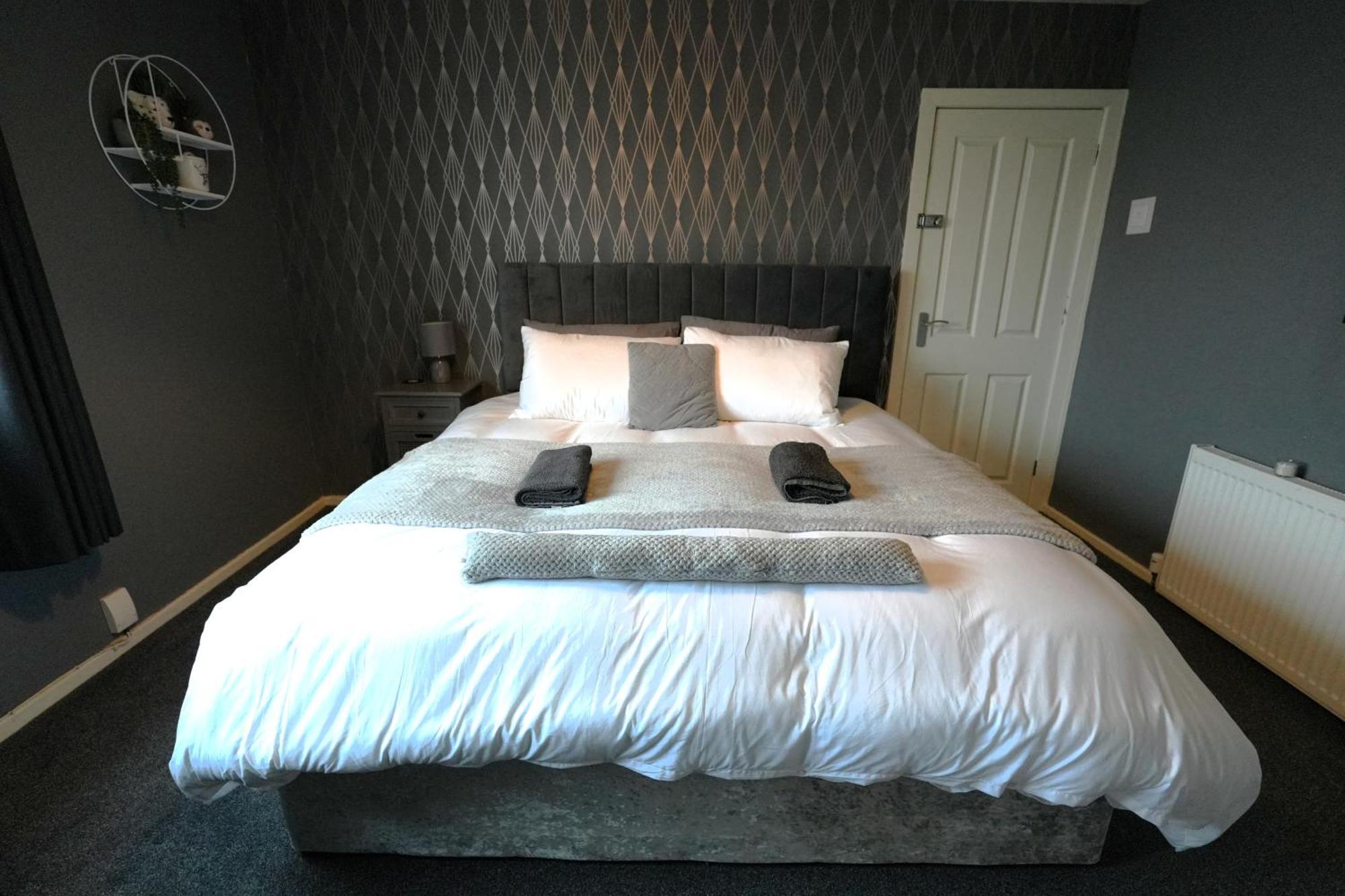 Detached Homestay - Super, King & Double Rooms - Leyland, Preston, Chorley, Lancashire Exterior photo