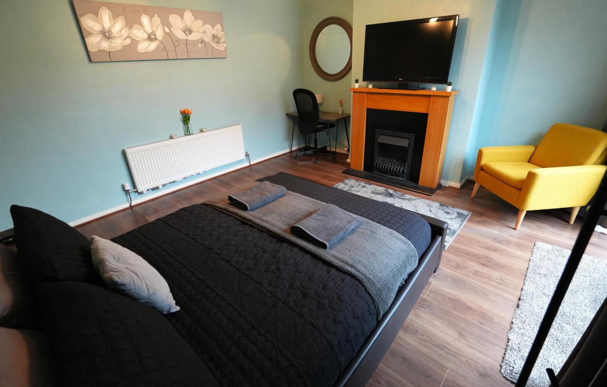 Detached Homestay - Super, King & Double Rooms - Leyland, Preston, Chorley, Lancashire Exterior photo